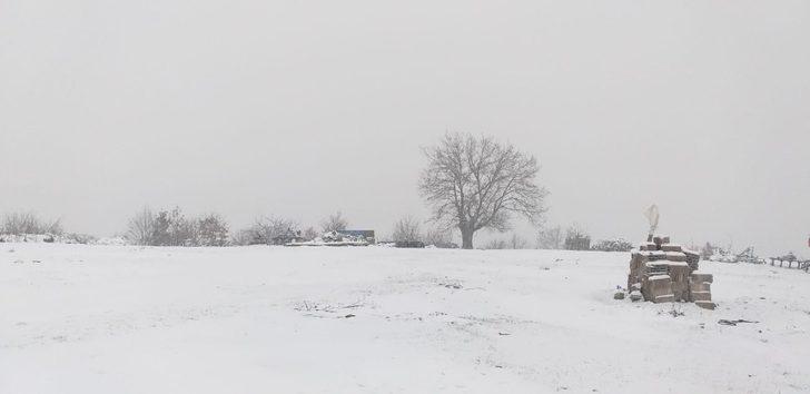 Bilecik’in yüksek kesimlerine yılın ilk karı yağdı G3