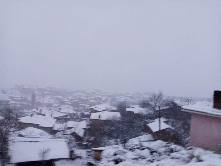 Bilecik’in yüksek kesimlerine yılın ilk karı yağdı G4