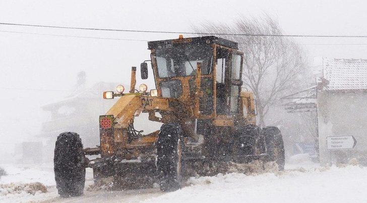 Balıkesir’de kar yağışı nedeniyle 225 kırsal mahalle yolu kapandı G3