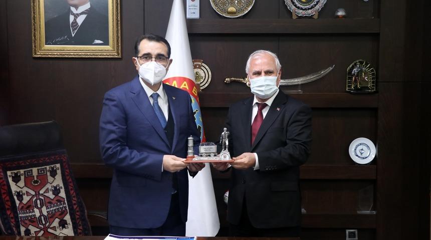 Enerji ve Tabii Kaynaklar Bakanı Fatih Dönmez, Soma Belediyesini ziyaret etti