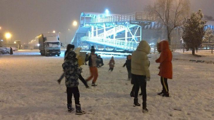 Kütahya’da vatandaşların kar keyfi G4