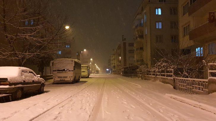 Bursa ve çevre illerde yoğun kar yağışı sürüyor G1