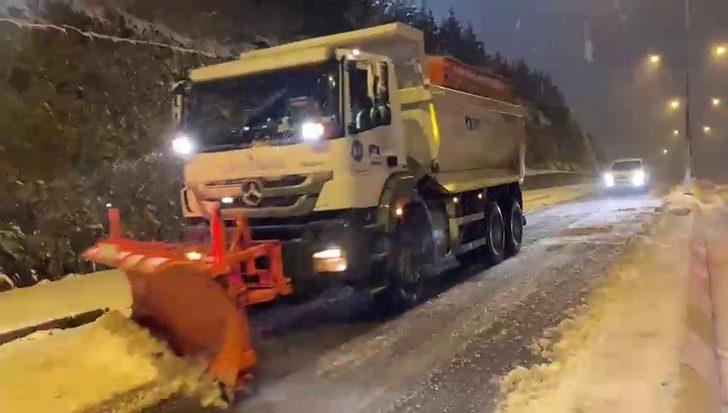 Pendik’te ekiplerin kar temizleme çalışmaları sürüyor G2
