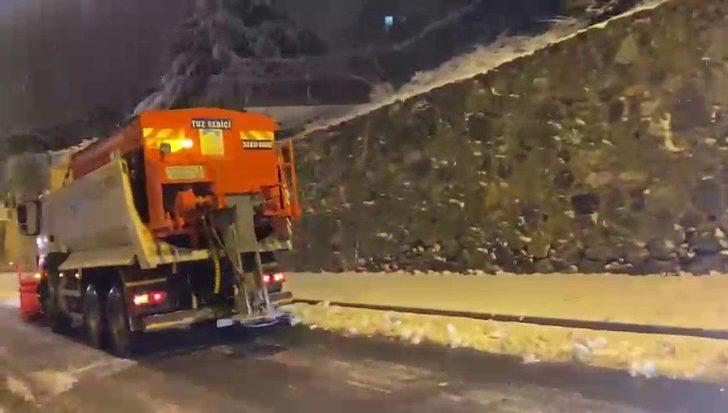 Pendik’te ekiplerin kar temizleme çalışmaları sürüyor G3