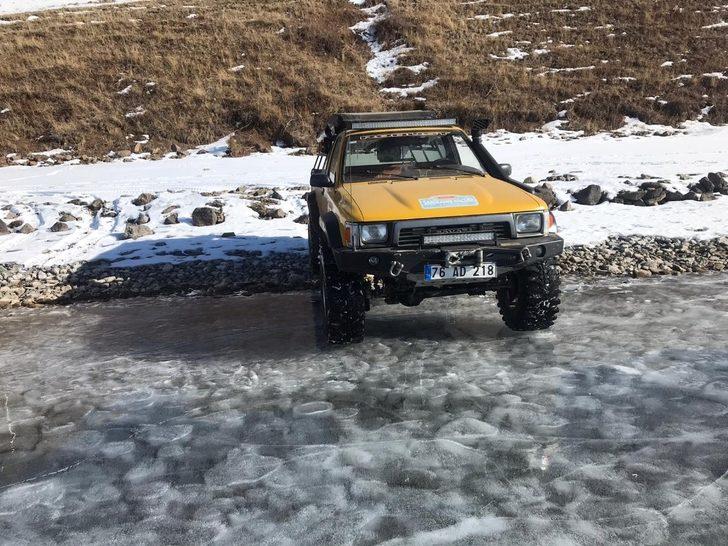 Aras Dağları zirvesinde bulunan donmuş göl üzerinde off-road heyecanı G4