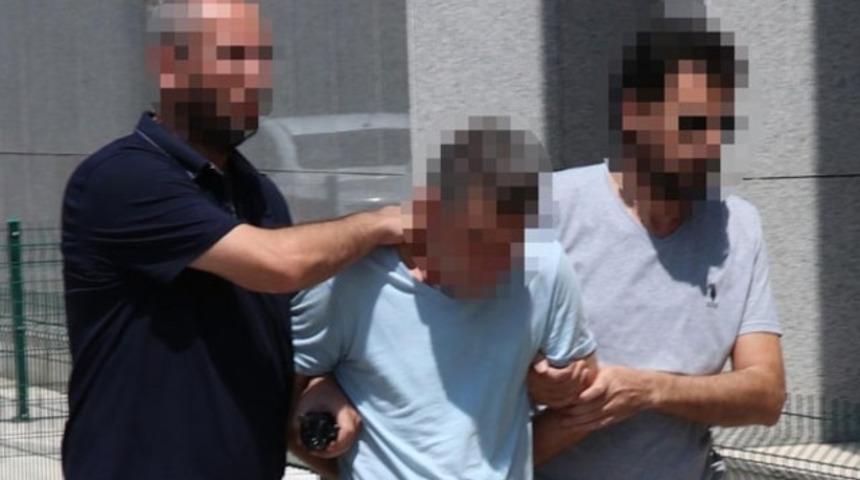 İki erkek &ccedil;ocuğuna porno izletip taciz etti