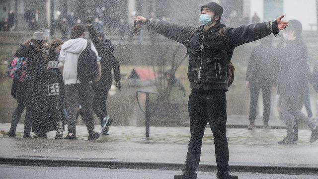 Fransa da güvenlik yasası karşıtları yine sokakta: 75 kişi gözaltına alındı 1