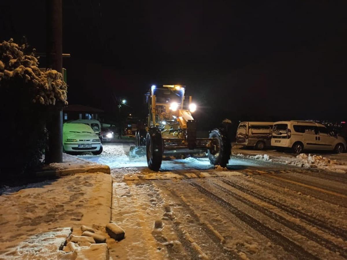 Biga Belediyesi ekiplerinin kar mesaisi