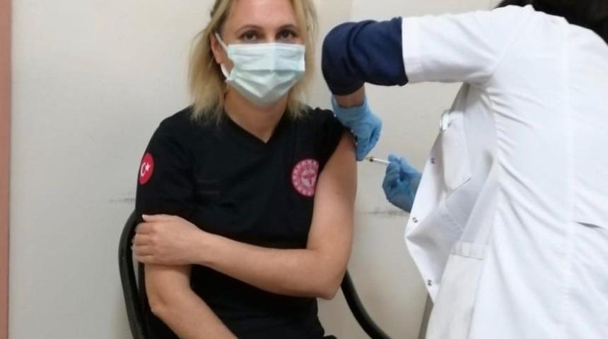 Aralan: "T&uuml;m halkımızı aşı yaptırmaya davet ediyorum&rdquo;