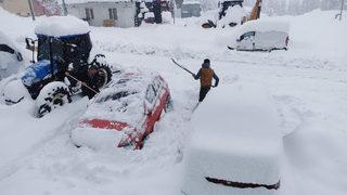 Tunceli Ovacık'ta kar yağışı! Evler ve araçlar kar altında kaldı