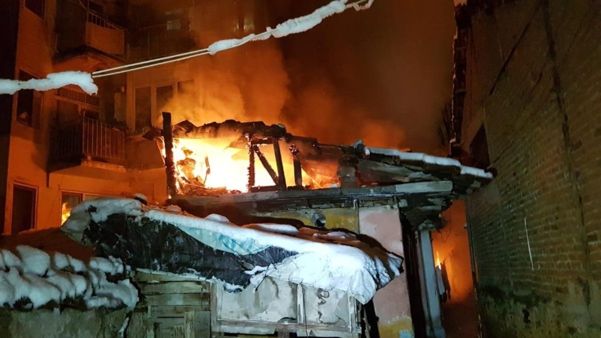 İki katlı m&uuml;stakil evde yangın paniği