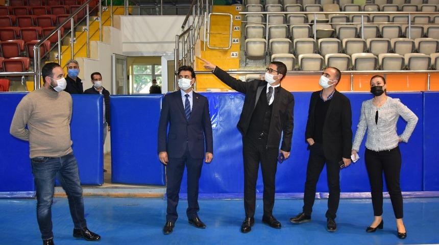 Demir, Tarsus&rsquo;taki spor tesislerinde incelemelerde bulundu