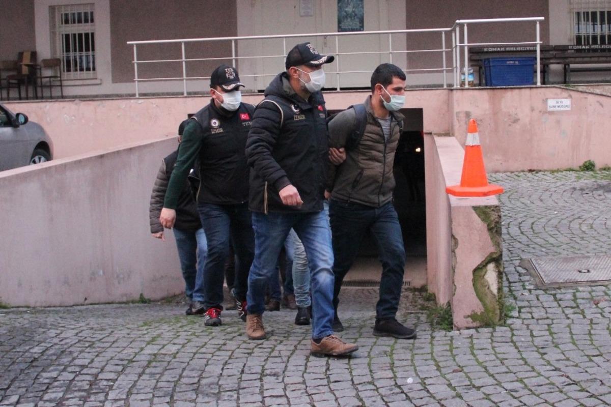 İzmir merkezli ter&ouml;r operasyonunda ş&uuml;pheliler adliyeye sevk edildi