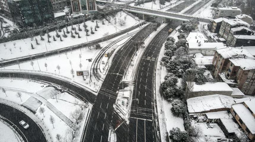 İstanbul beyaz &ouml;rt&uuml; ile kaplandı