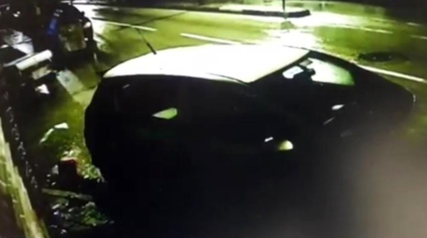 Bursa&rsquo;da kısıtlama saatinde seyir halindeki otomobil ile &ccedil;ekici &ccedil;arpıştı