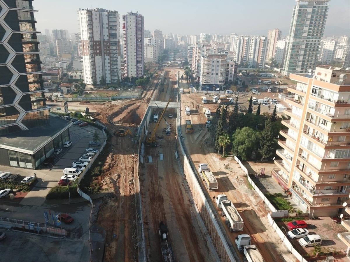 Forum Katlı Kavşağında &ccedil;alışmalar s&uuml;r&uuml;yor