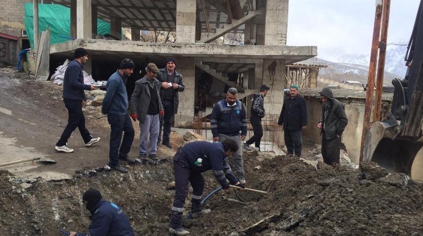 Dondurucu soğukta su hattı onarımı