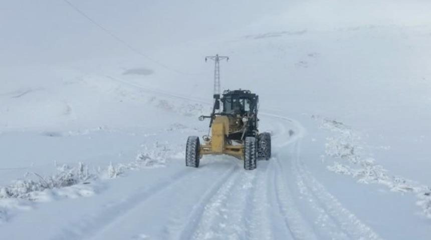 Hakkari&rsquo;de kapalı yollar ulaşıma a&ccedil;ıldı