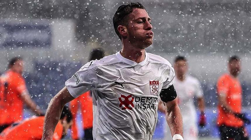 Hakan Arslan rakip fileleri boş geçmiyor