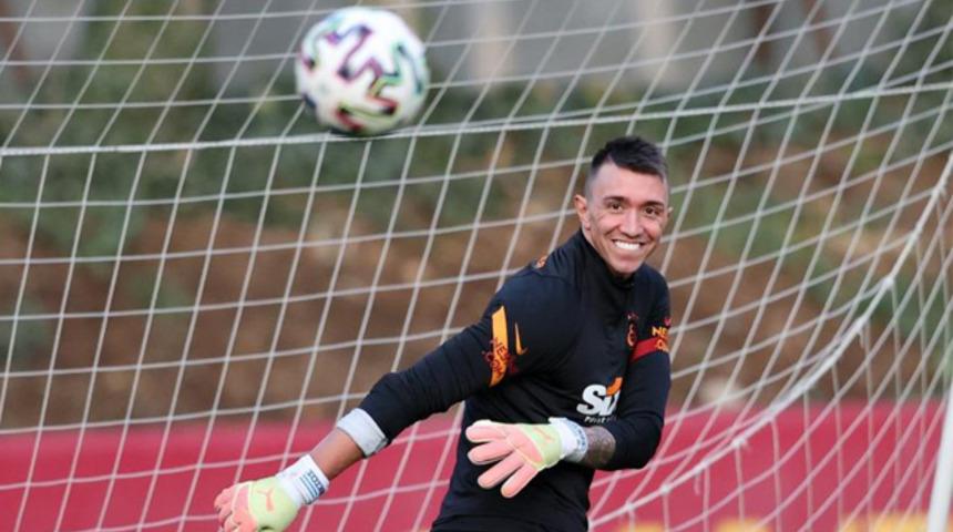 Galatasaray'da derbi öncesi Muslera sürprizi