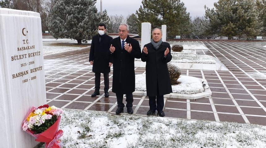 Rahşan Ecevit, mezarı başında anıldı