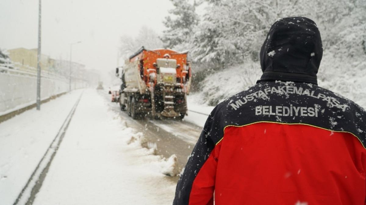 Belediye ekipleri iş başında