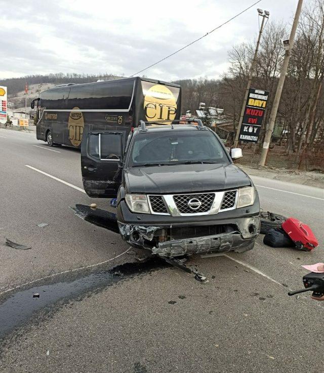 Samsun’da kamyonet su kanalına girip bariyere çarptı: 2 yaralı