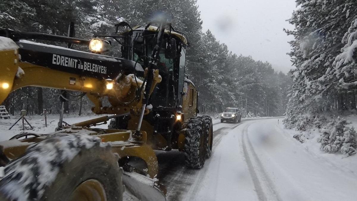 Edremit Belediyesi, Kazdağları&rsquo;nda karla m&uuml;cadeleye devam ediyor