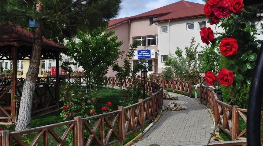 Osmancık MYO&rsquo;lu mezunlardan KPSS&rsquo;de b&uuml;y&uuml;k başarı