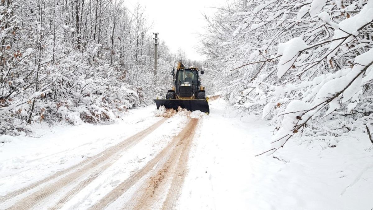 Başiskele&rsquo;de karla m&uuml;cadele s&uuml;r&uuml;yor