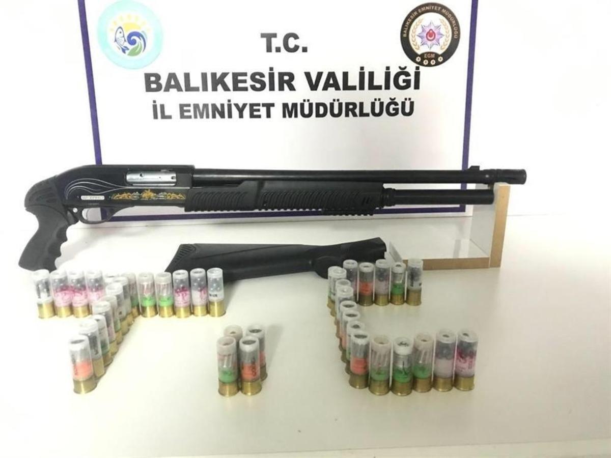 Balıkesir&rsquo;de polis 4 aranan şahsı yakaladı