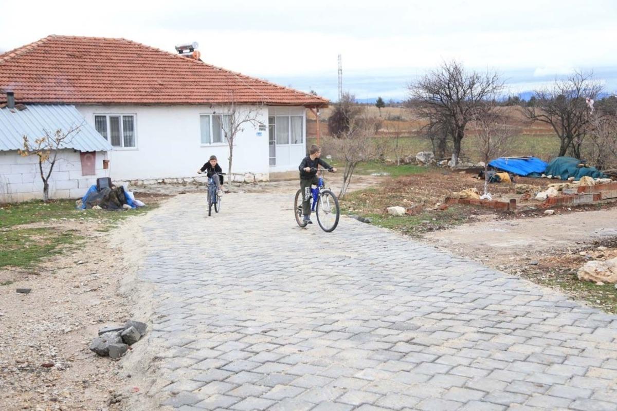 Kurtluca&rsquo;nın sokakları &ccedil;amurdan kurtuldu