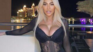 Chloe Ferry Dubai'de... Küçük bikinisiyle tepki çekti