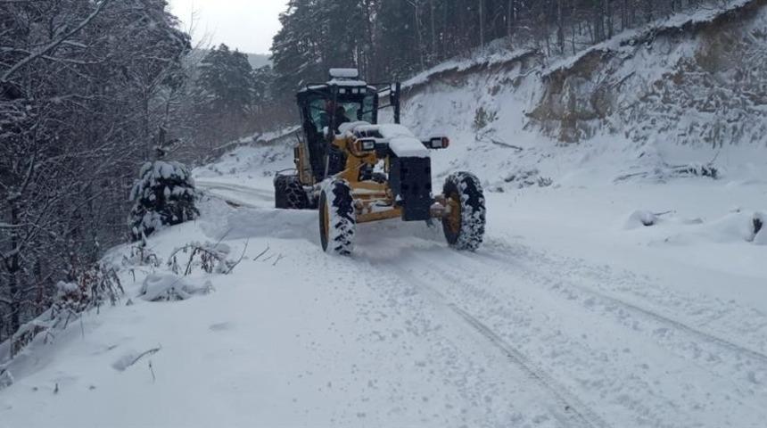 D&uuml;zce&rsquo;de 130 k&ouml;y yolu ulaşıma kapandı