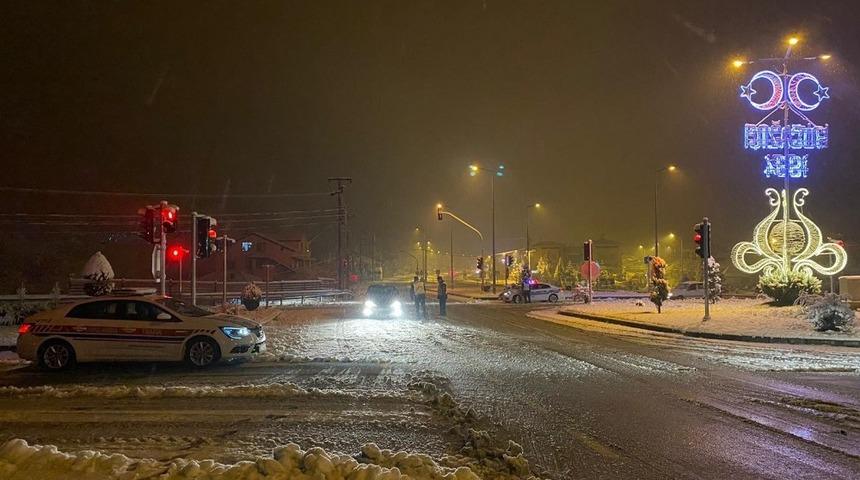 Jandarma trafik timleri kış tedbirlerini sıkı tutuyor