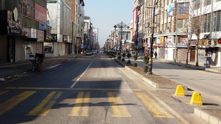 Van caddeleri sessizliğini koruyor G3