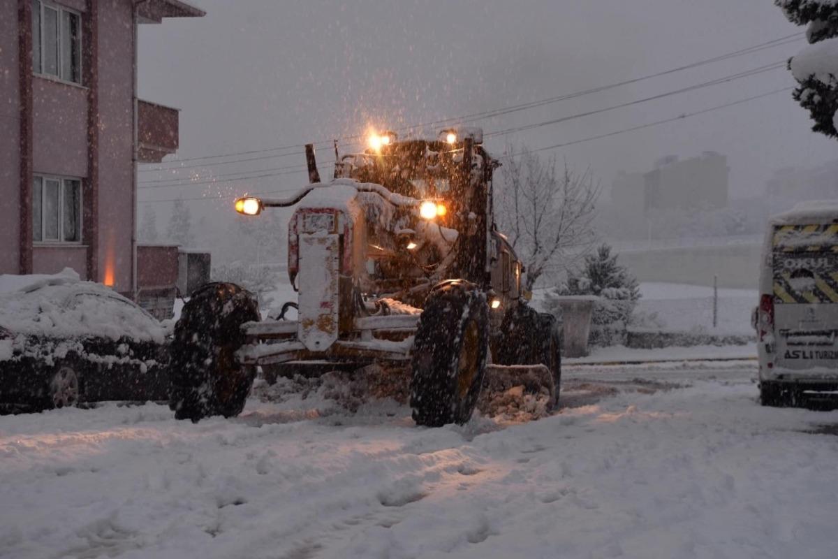 Balıkesir&rsquo;de 200 kırsal mahalle yolu kapalı