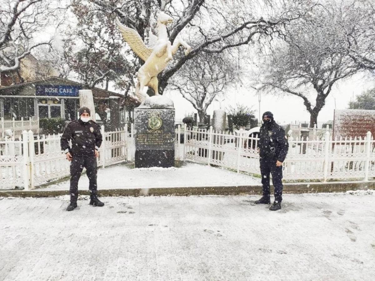 Burhaniye polisi kurallara uymayanlara g&ouml;z a&ccedil;tırmıyor