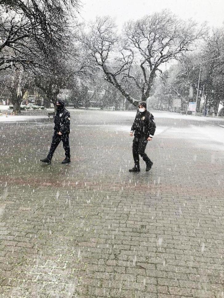 Burhaniye polisi kurallara uymayanlara göz açtırmıyor G3