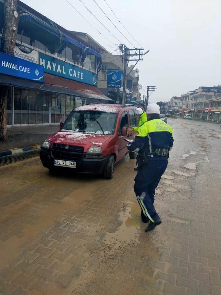 Burhaniye polisi kurallara uymayanlara göz açtırmıyor G4