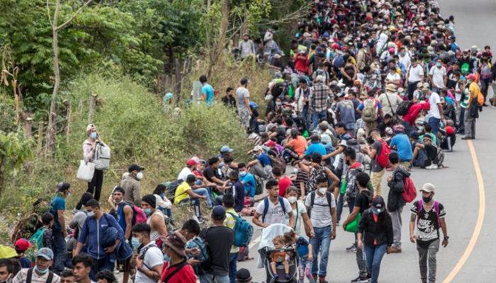Biden'ın açıklaması sonrası binlerce Honduraslı göçmen yola koyuldu