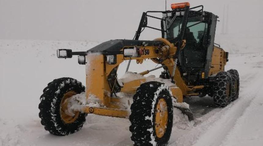 Bingöl'de, 198 köy yolu kardan kapandı