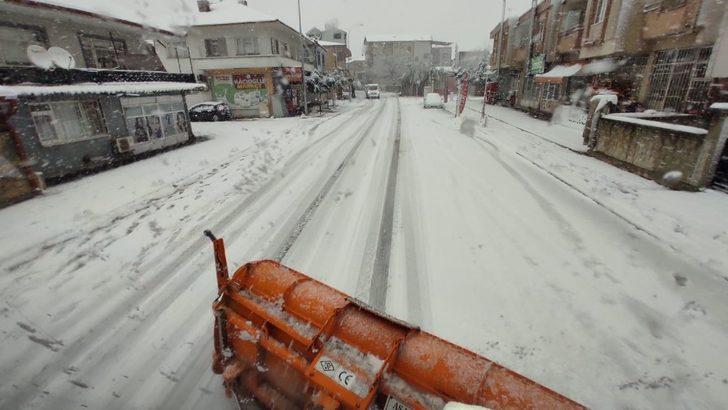 Erenler’de ekipler karla mücadele çalışmalarını aralıksız sürdürüyor G1
