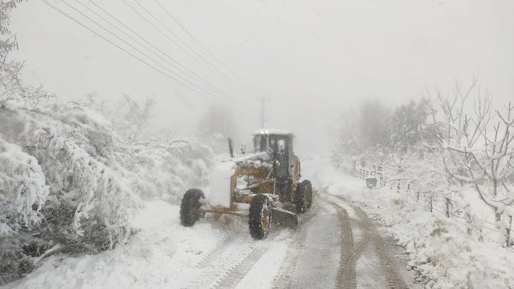 Erenler’de ekipler karla mücadele çalışmalarını aralıksız sürdürüyor G4