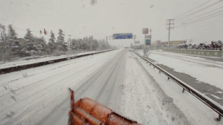 Erenler’de ekipler karla mücadele çalışmalarını aralıksız sürdürüyor G5