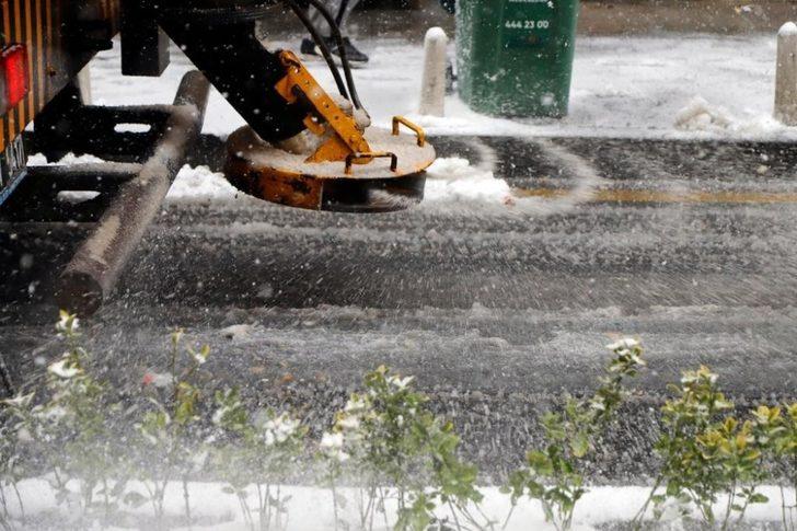 Kağıthane’de karla mücadele 24 saat sürüyor G5