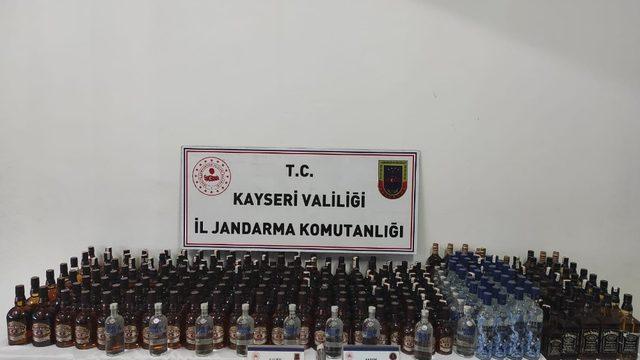 Jandarma mağarada saklanan 180 litre kaçak içki ele geçirdi