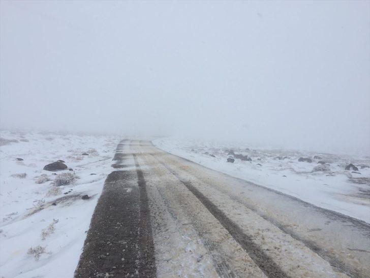 Şanlıurfa'nın yüksek kesimlerinde kar yağışı etkili oluyor G3