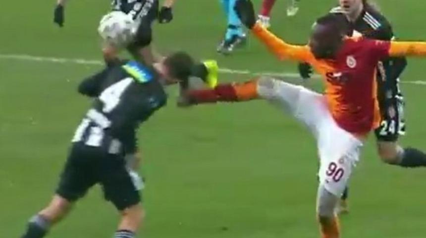 Galatasaray'da Diagne kırmızı kart gördü!