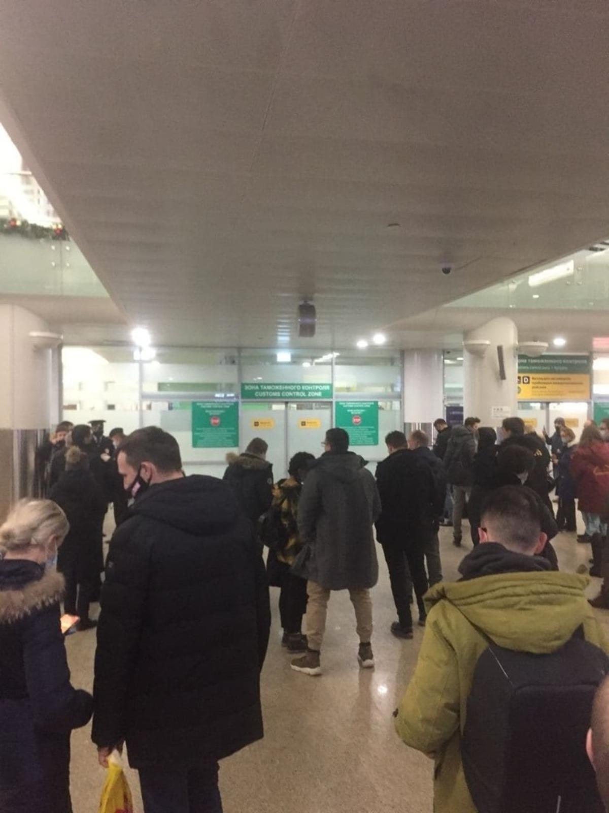 Tedavisinin ardından Rusya&rsquo;ya d&ouml;nen muhalif lider Navalny g&ouml;zaltına alındı